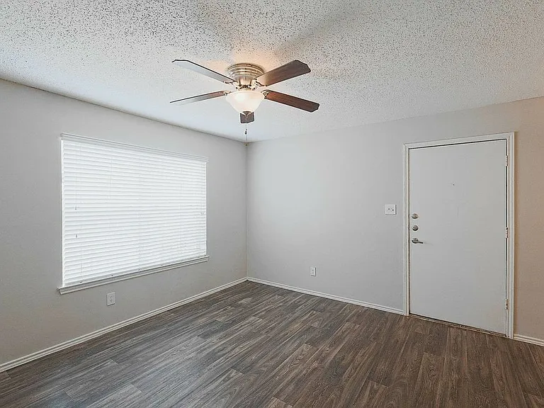 City Crest Apartments — Photo 54