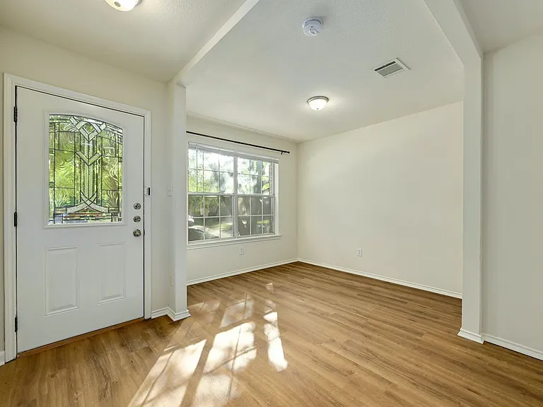 1531 Parkfield Cir — Photo 6