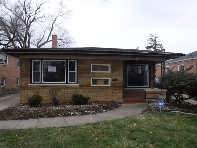 15112 E End Ave photo 1