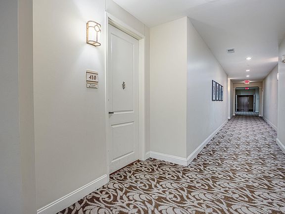 3rd image of 601 Main St APT 410