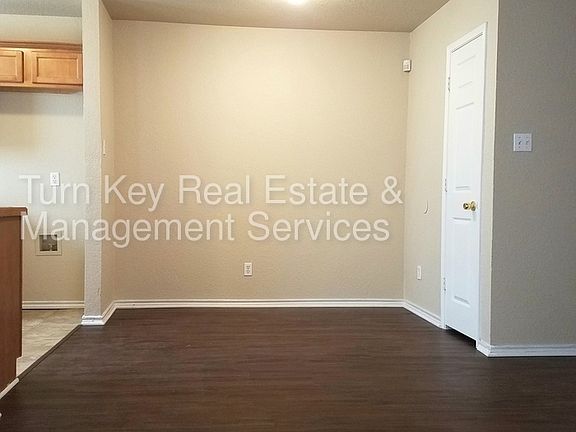 5th image of 1431 E Robert St