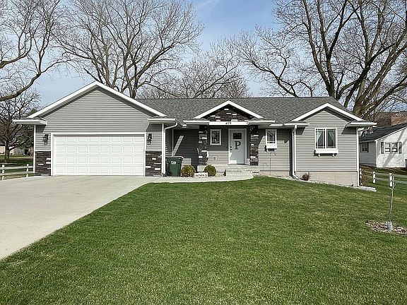 2nd image of 409 Schoolview Dr