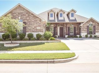 8201 Summerleaf Dr, Arlington, TX 76001