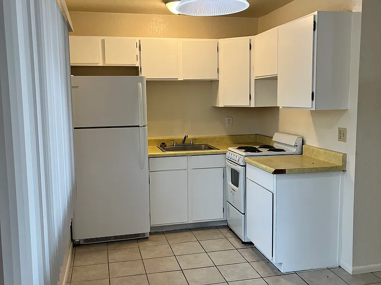 3052 N Alvernon Way #105 — Photo 2