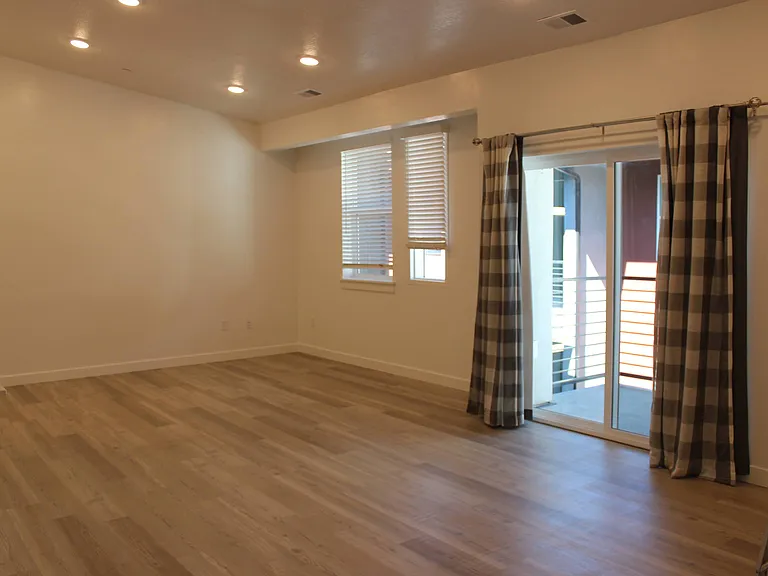463 W 60 S #M302 — Photo 2