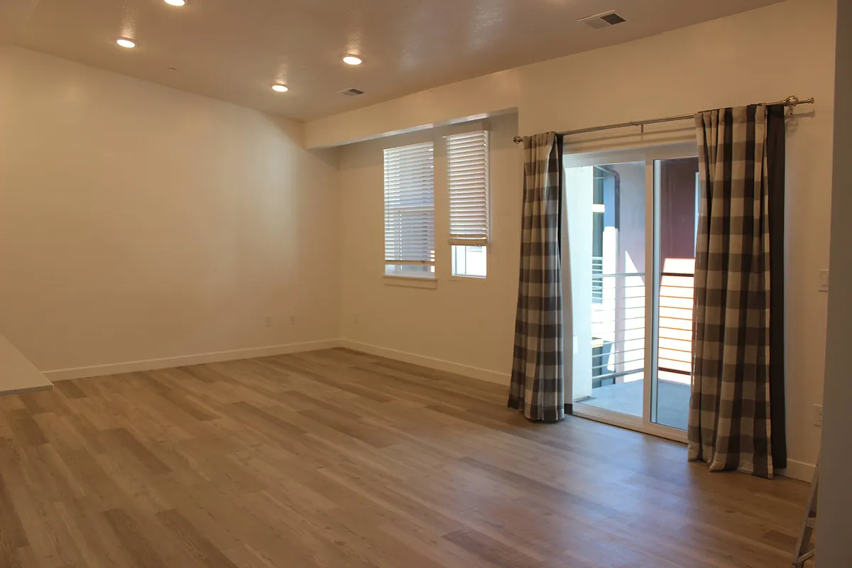 Building Photo - 463 W 60 S #M302