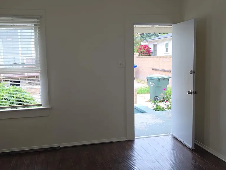 544 San Francisco Ave — Photo 4