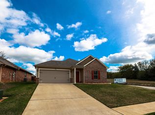 19481 King Ranch Dr, Flint, TX 75762