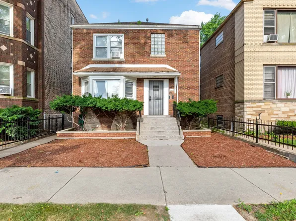 8122 S Kingston Ave, Chicago, IL 60617