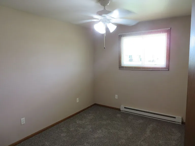 638 W State St — Photo 6