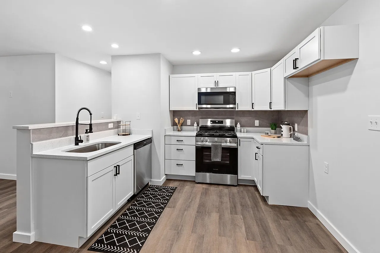 3 bed, 927 sqft, $1,400 — Photo 4
