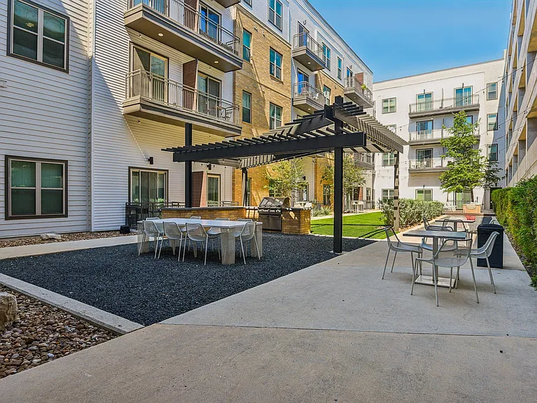 Rivera on Broadway Apartments — Photo 61