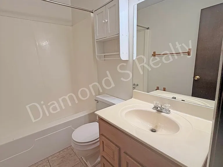 2750 N Howard Ave — Photo 16