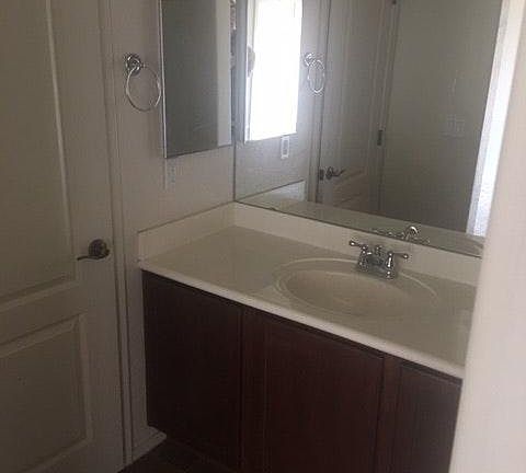 4th image of 2237 E Huntington Dr