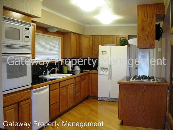 3rd image of 254 E Island Lake Dr