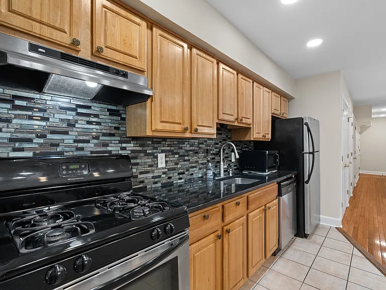 1909 Rosedale St NE #3 — Photo 7
