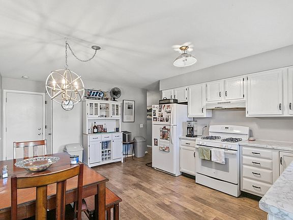 3rd image of 1824-1826 N Van Buren St