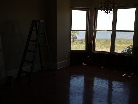 5th image of 275 Venice Ln