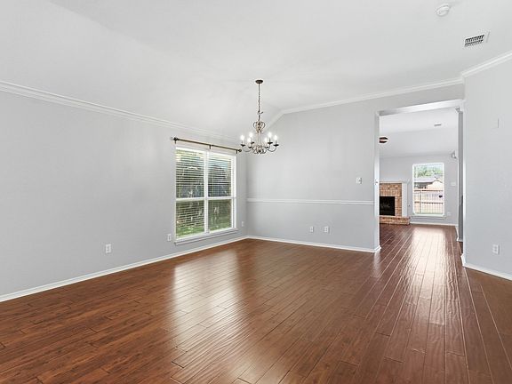 4th image of 1343 Edmonton Dr
