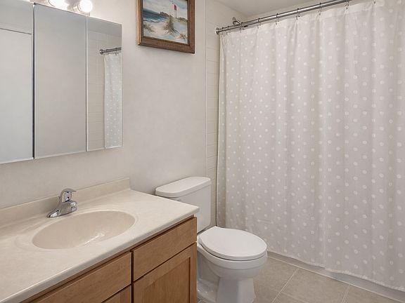 3rd image of 1740 Hinman Ave APT 4G