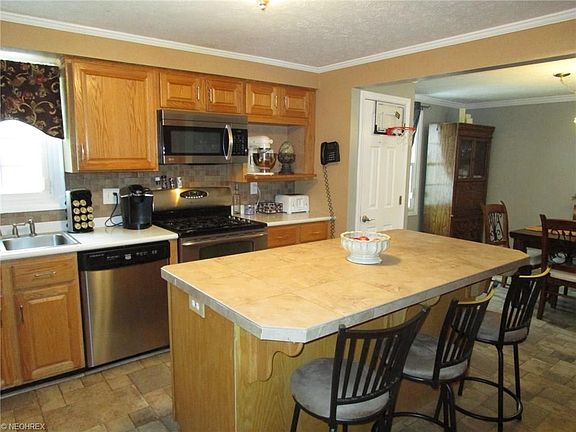 5th image of 2100 Birch Trace Dr