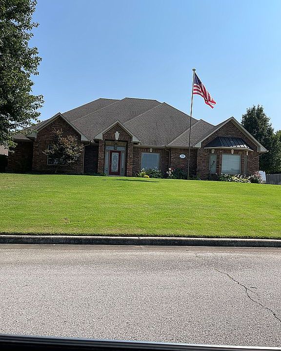 1st image of 729 Franklin Dr