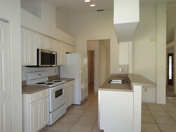5th image of 518 Emberwood Dr