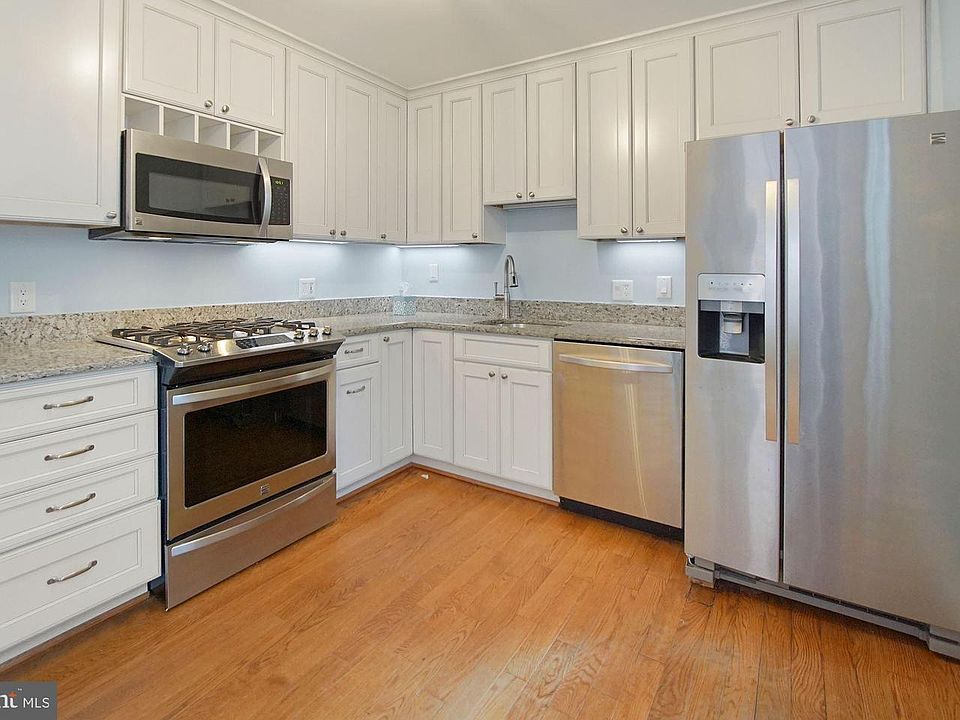 1st image of 410 Queen St
