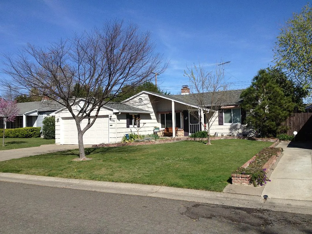 2036 Neptune Way photo 1