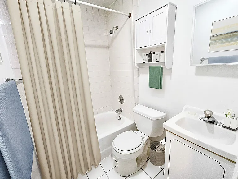 Westbury Brownstones Bathroom