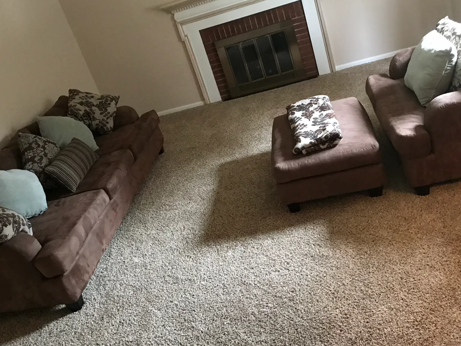 4 bed, 2.5 bath, 2300 sqft, $895 — Photo 2
