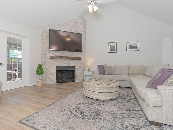 2nd image of 2644 Waterstone Dr