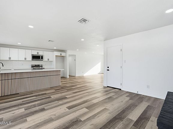 5th image of 534 E PEBBLE BEACH Drive