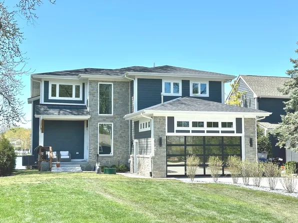 2713 N Villa Ln, McHenry, IL 60051