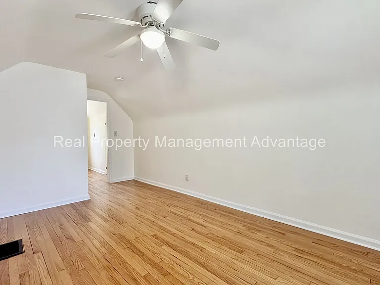 1596 Albany St — Photo 17