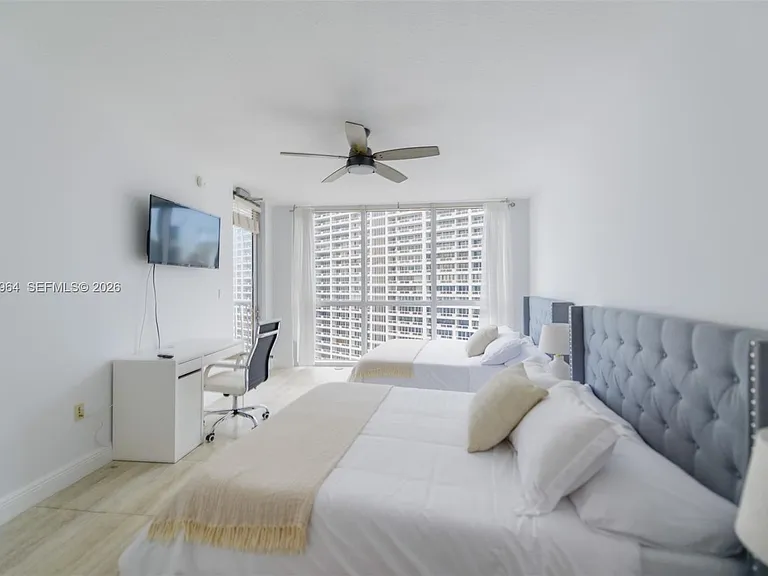 1750 N Bayshore Dr #2402 — Photo 22