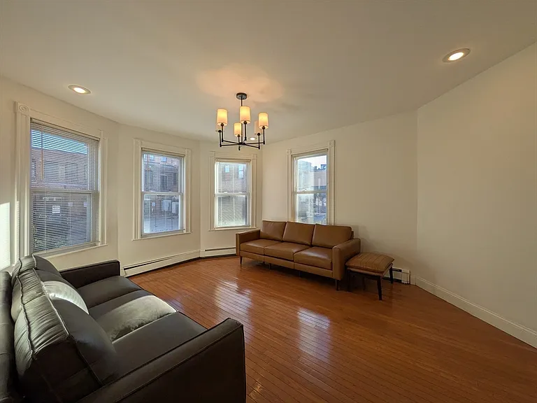 182 Green St #2 — Photo 6