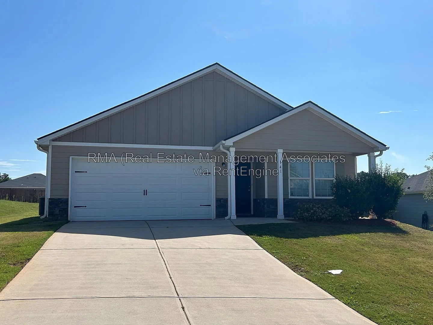 4 bed, 2.0 bath, 1204 sqft, $1,975 — Photo 1