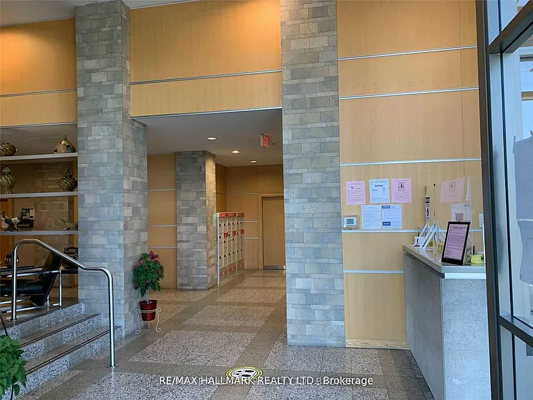 68 Grangeway Ave #812 — Photo 2