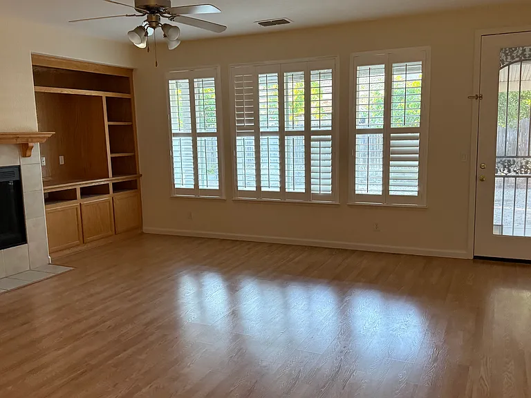 1909 Sagebrush Way — Photo 8
