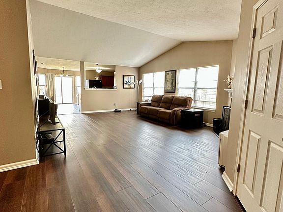 3rd image of 14975 Deer Trail Dr