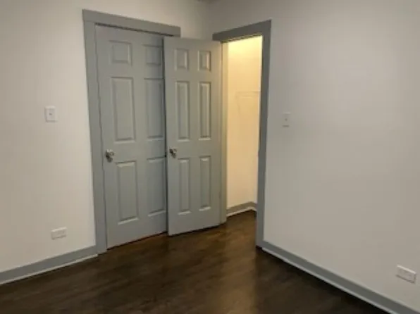 7953 S Essex Ave APT 2, Chicago, IL 60617