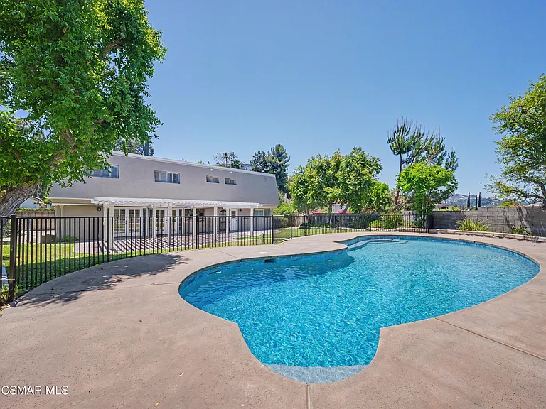 22777 Brenford St — Photo 39