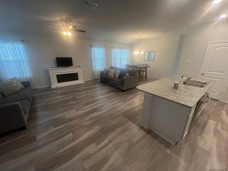 104 Green Jay Dr — Photo 3