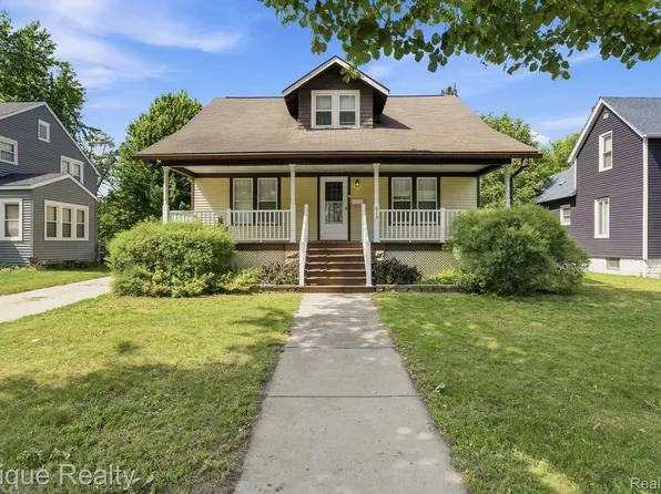 819 Tunnel St, Port Huron, MI 48060