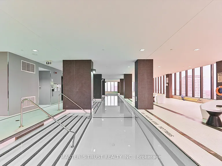 8 Eglinton Ave E #Penthouse 5801 — Photo 33