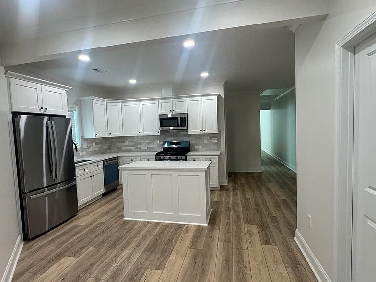 672 Cassanova St SE #B — Photo 11