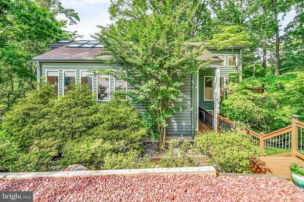 214 Saint Swithins Ln photo 1