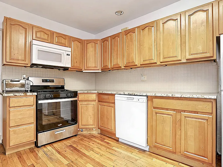 228 Brunswick St #2 — Photo 7