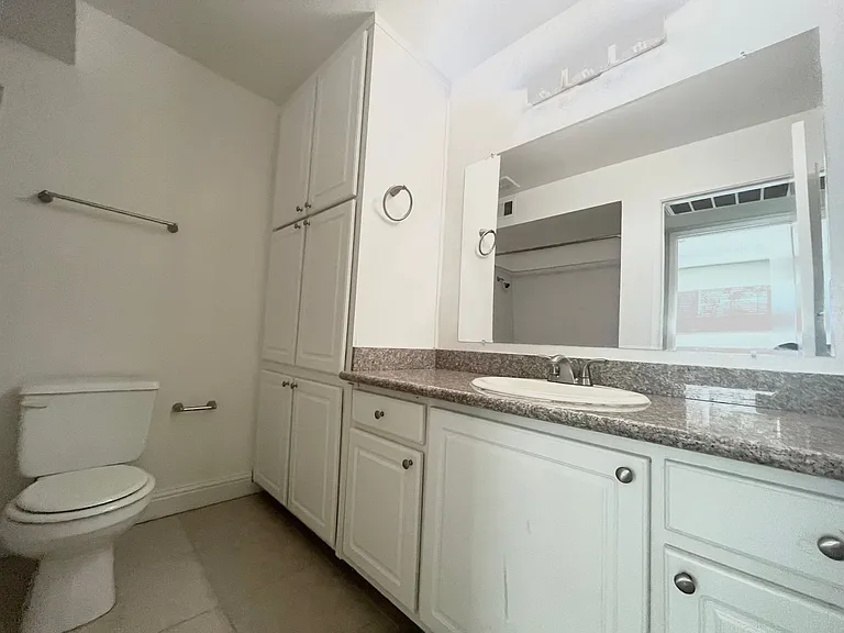2206 V St #12 — Photo 5
